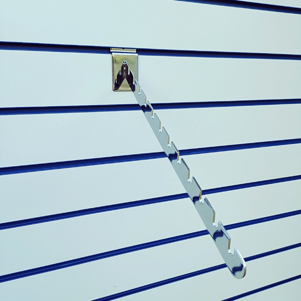 Slatwall Notched Waterfall Arm For Retail Clothes Display