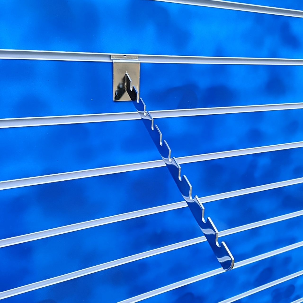 Slatwall Notched Waterfall Arm For Retail Clothes Display