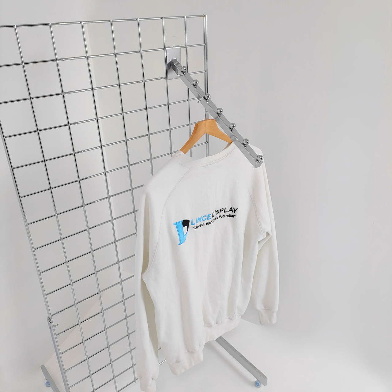 7 Ball Sloping Display Arm For Grid Mesh Panels
