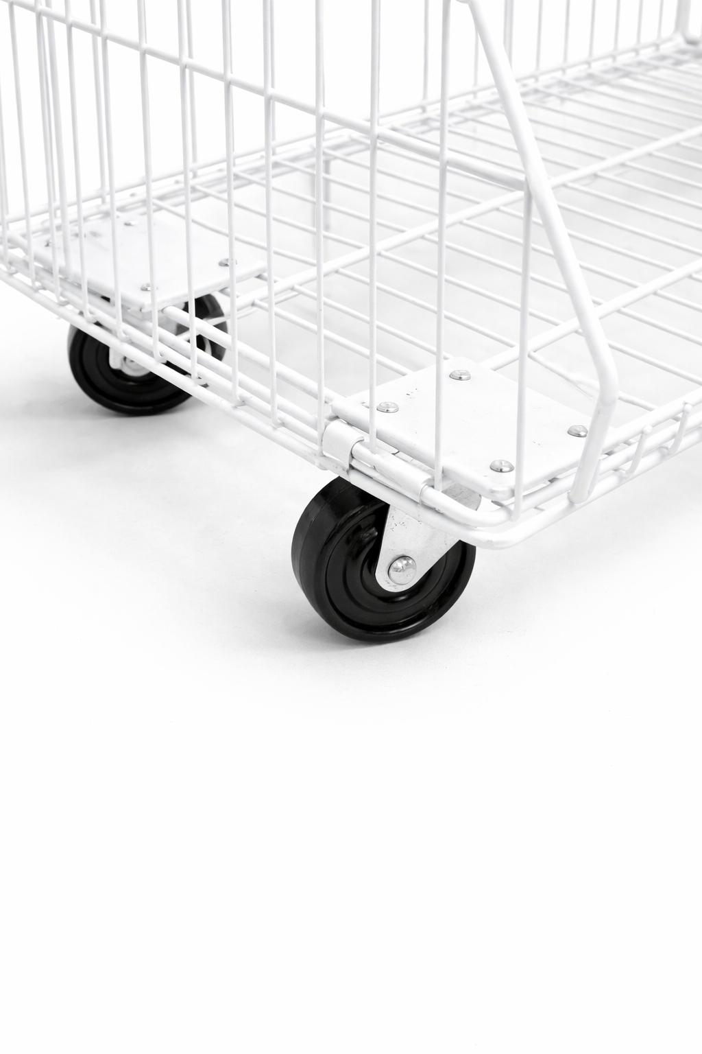Pallet Of 100cm Stackable Baskets Black/White/Chrome Colour