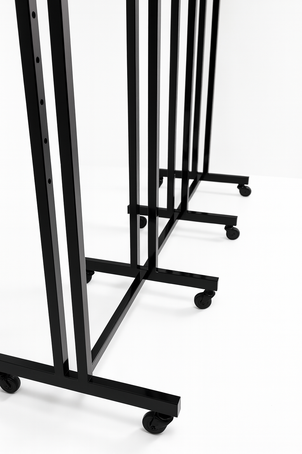 Heavy Duty 8-Way Step Arm Clothing Rail – Adjustable Black Retail Display Stand  with Castors & Brakes