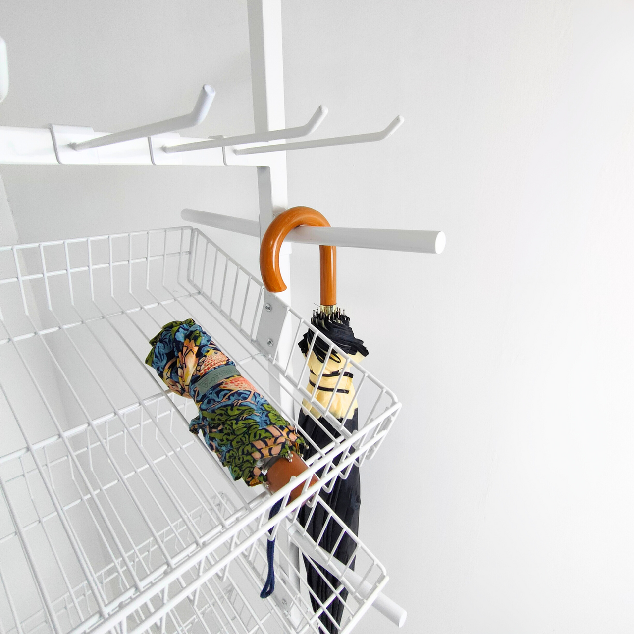 White Umbrella Stand Metal Floor Rack Display for Retail Stores keychain Stand