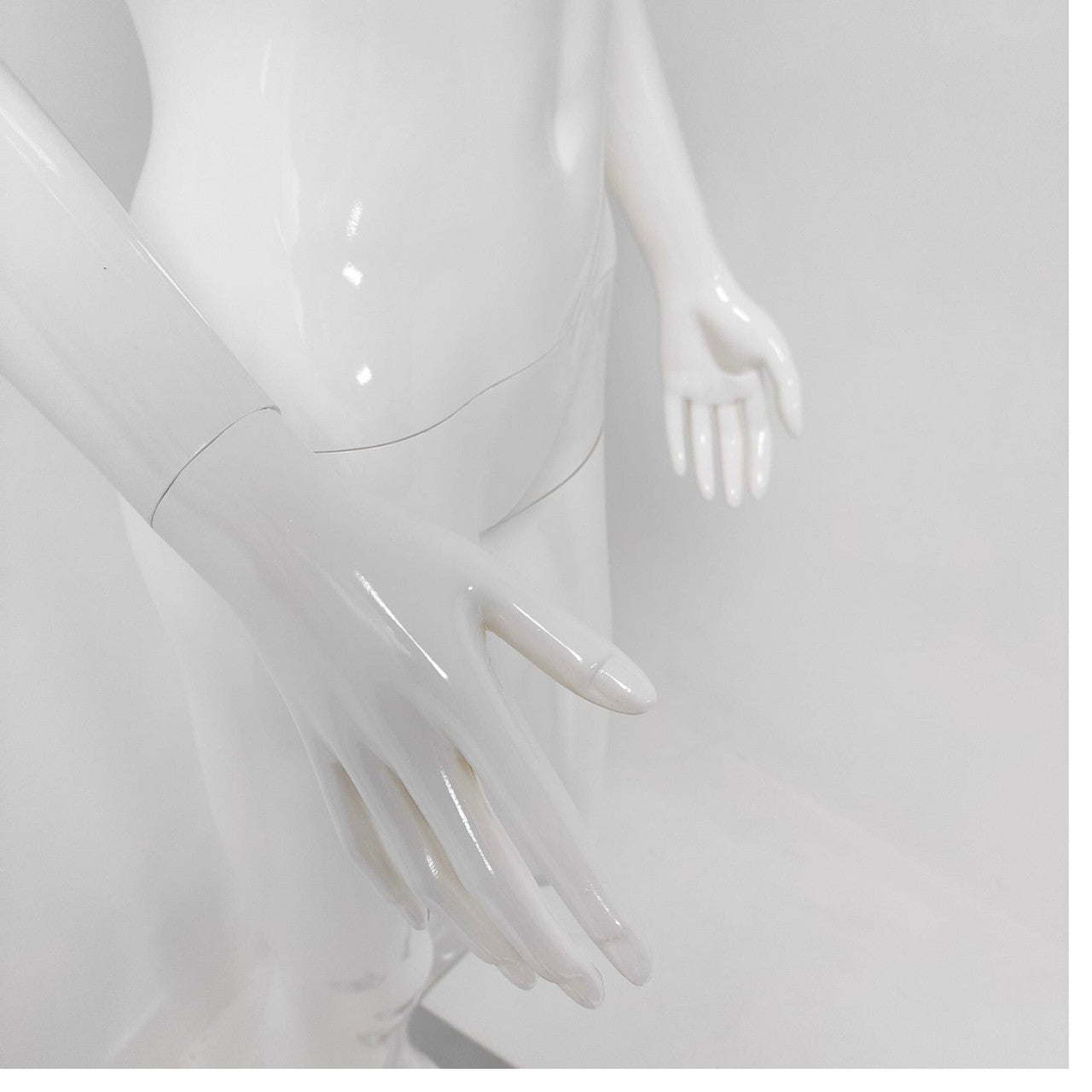 Female Plastic Display Egg Head Mannequin – White Gloss